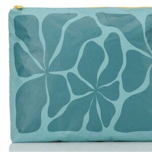 NWT ALOHA Collection Wavy MAX Pouch in Atlantic in Tide